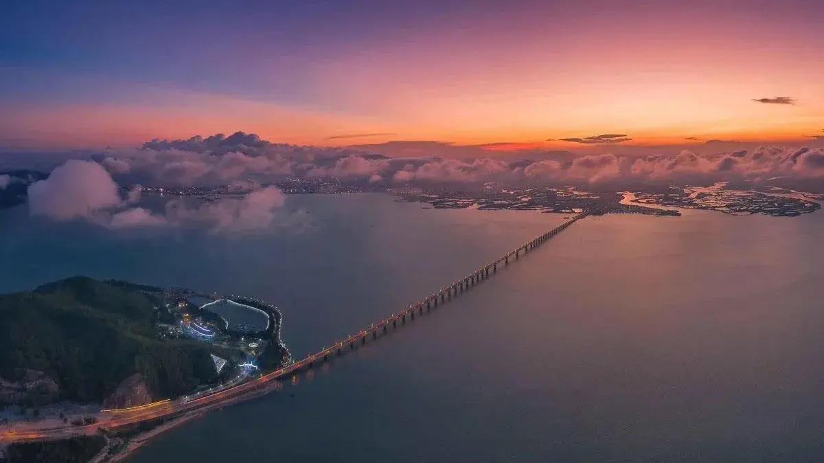 Cầu Thị Nại lúc hoàng hôn