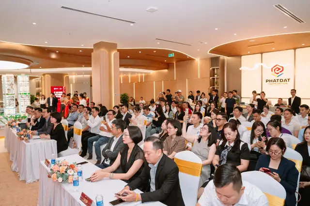 Khách tham dự lễ khai trương Sales Gallery Quy Nhơn